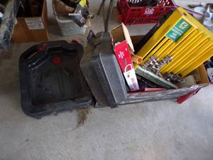 lot 435 image: 2 Jack Stands and Misc Stuff