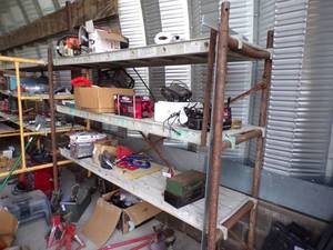 lot 493 image: Scaffling with 3 Alum Planks