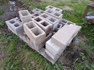 lot 506 image: Cinder Blocks