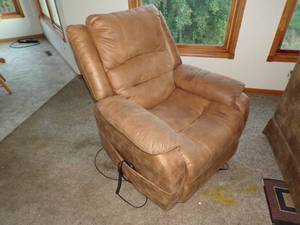 lot 507 image: Lift Chair - Cloth