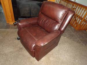 lot 508 image: Lift  Chair - Vinyl
