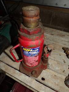 lot 455 image: 12 Ton Bottle Jack