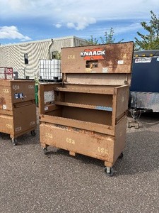 lot 7 image: Knaack gang box, job site storage box L 60 x H 57 x D 30