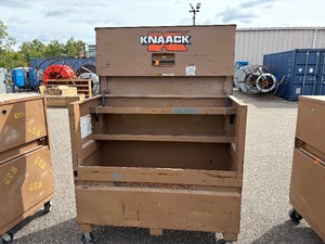 lot 27 image: Knaack gang box, job site storage box L 60 x H 57 x D 30
