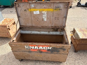 lot 34 image: Knaack gang box  chest job site storage L 48 x H 30 x D 24