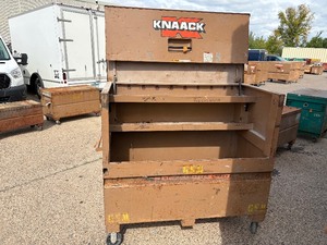 lot 37 image: Knaack gang box  job site storage L 60 x H 57 x D 30 (height with lid open 85)