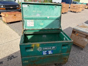 lot 39 image: Greenlee Mobile storage chest 304823362, L 48 x H 30 x D 30