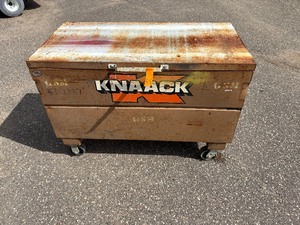 lot 59 image: Knaack job site storage box  chest 48l x 24d x 33  t