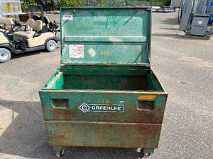 lot 61 image: Greenlee Mobile storage chest  job site box 304823362, L 48 x H 30 x D 30