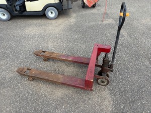 lot 57 image: Red pallet jack