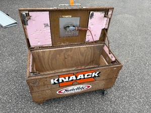 lot 78 image: Knaack job master chest  gang box with work light attached to the inside of the lid. 42