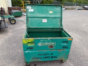lot 81 image: Greenlee Mobile storage chest 304823362, L 48 x H 30 x D 30