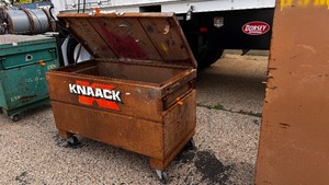 lot 38 image: Knaack box  chest job site storage L 48 x H 32 x D 24