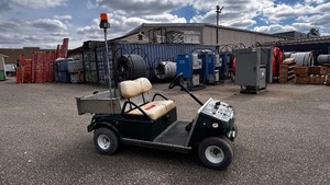 lot 17 image: Electric I.Q. Golf Car, 48 Volt Regen SN AQ0435-428069. CLUB CAR battery charger.