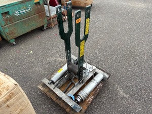 lot 128 image: Greenlee 885T Bender Parts