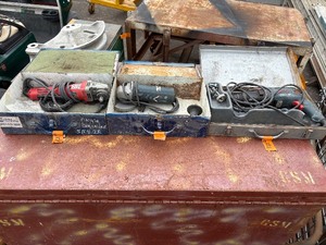 lot 142 image: Milwaukee 4 12 Grinder 6141-31, Bosch 4 12 angle grinder 1347A, Bosch Rotary Hammer