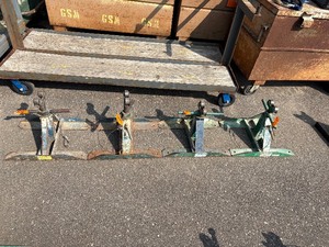 lot 150 image: (4) Greenlee Screw-Type Reel Stands, Model 687