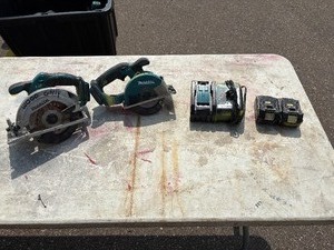 lot 168 image: (2) Makita XSC01 handheld circular saws with 2 18V 3.0 AH batteries & a DC18RA charger