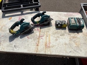 lot 182 image: (2) Makita XSC01 handheld circular saws with (2) 18V 3.0 AH batteries & a DC18RA charger
