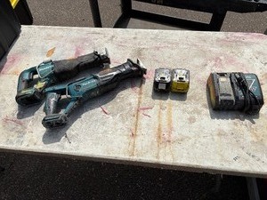 lot 183 image: (2) Makita handheld sawzals XRJ05 with 2 18V  3.0 AH batteries & a DC18RC charger