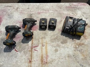 lot 190 image: (2) Makita impact drivers XDT04 with (2) 18V batteries & a DC18RC charger