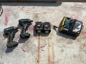 lot 194 image: (2) Makita impact drivers XDT04 with (2) 18V 3.0AH batteries & a DC18RC charger
