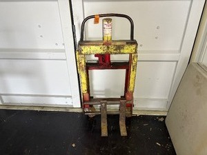lot 205 image: Rol-A-Lift M4 with a hand operated hydraulic jack
