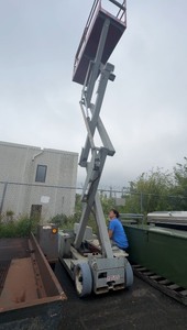 lot 10 image: MEC Ariel Work Platform, Model 2033RS 20 foot height Scissor Lift