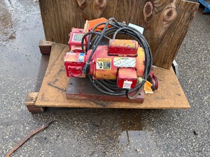 lot 44 image: Thern winch with Leeson motor, powers up