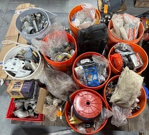 lot 285 image: Pallet of plumbing and electrical parts