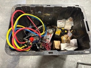 lot 299 image: Plumbing & electrical partsequipment Yellow Jacket, Meters, Contactors, Relay, Circuit transformer, valve