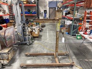 lot 12B image: Manual Lift
