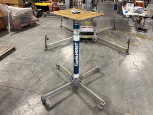 lot 20A image: Genie Lift Portable Pneumatic Hoist