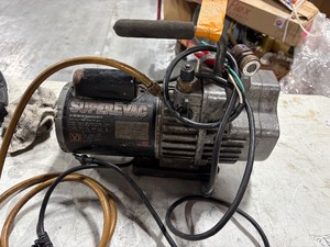 lot 80B image: Yellow Jacket SuperEvac two stage 6 CRM VACUUM PUMP Model 93560