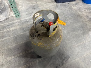 lot 50D image: R22 Refrigerant tank with 32lbs of refrigerant