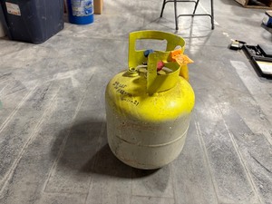 lot 50C image: R422B Refrigerant tank with 25lbs of refrigerant