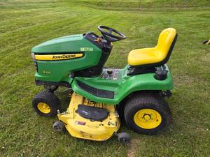 John Deere X324 Lawn Tractor AWS