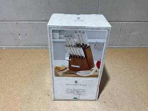 lot 237 image: The Pioneer Woman 14-Piece Knife Block Set, Linen