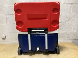 lot 449 image: Igloo 60-Quart Rolling Ice Chest Cooler