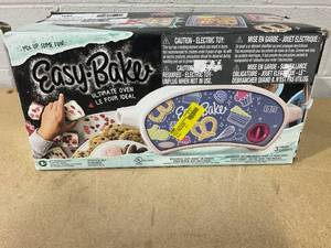 lot 273 image: Easy Bake Ultimate Electric Oven Toy, For Kids Ages 8 and up