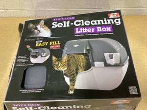 lot 487 image: Omega Paw Roll N Clean Self Cleaning Cat Litter Box