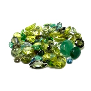 lot 18 image: 25.19 Carat Assorted Gemstones Peridot, Emerald, etc Loose
