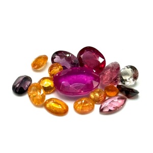 lot 46 image: 13.2 Carat Assorted Gemstones Loose