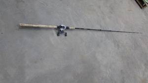 lot 10 image: Musky Rod With Shimano 400 Bait Caster