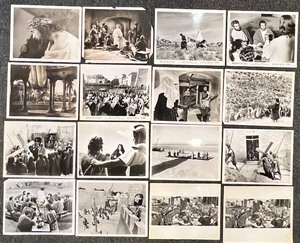 lot 31 image: Collection of 16 Vintage King of Kings Movie Production Stills and Scene Photos
