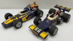 lot 26 image: Vintage Indy Car Jim Beam Decanters