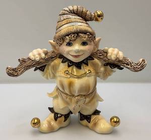 lot 134 image: RARE Vintage Hershey brand Pottery Elf 11 12