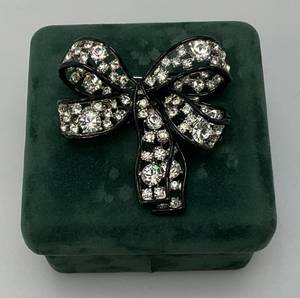 lot 223 image: Kenneth Jay Lane Black And Clear Bow Pin Brooch In Velvet Box 2 34 x 2 34