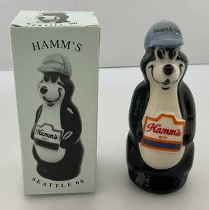 lot 226 image: Vintage HAMMS Seatle Bear (NIB)