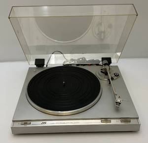 lot 234 image: Vintage JVC L-A21 Auto Return Turntable System (Seems To Work Good)